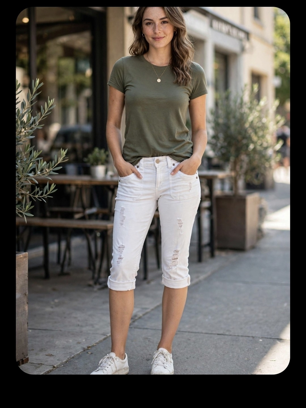 Ariya White Distressed Cropped Capri Jeans